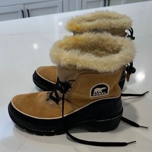 Sorel Camel and Black Snow Boots
